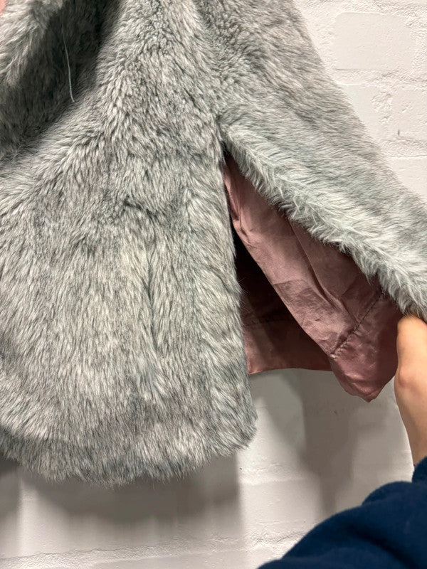 Vintage 60’s 70’s Grey Faux Fur Cape S/M 10 12 Elegant True Retro