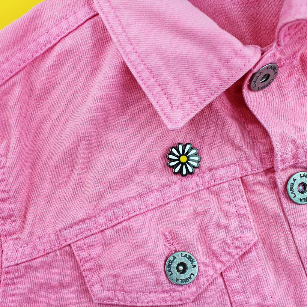 Daisy Enamel Lapel Pin Badge