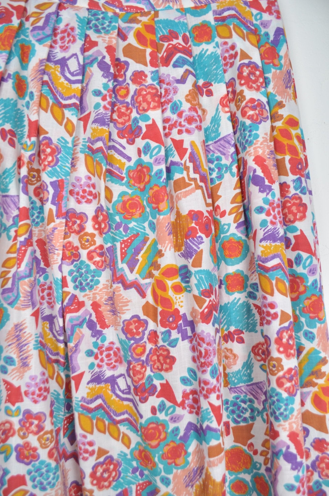 Vintage 80's Graphic Tropical Print Pleated Midi Skirt 10-12 - Minimum Mouse